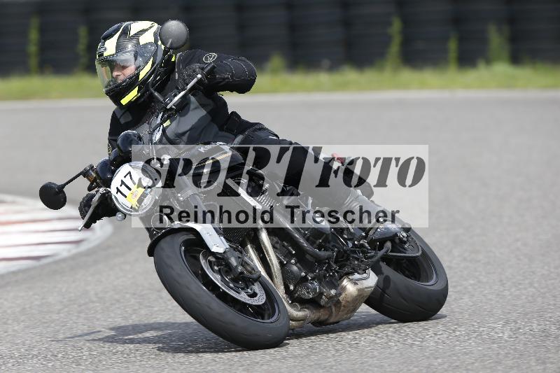 /Archiv-2025/53 16.09.2025 Track Day Domi Aegerter ADR/Gruppe gelb/117